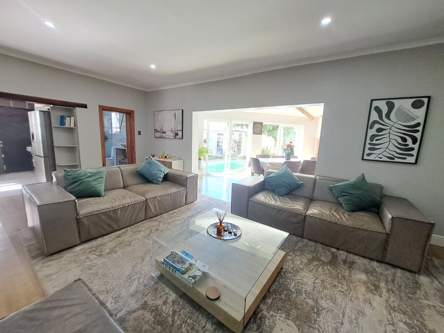 4 Bedroom Property for Sale in Rondebosch East Western Cape